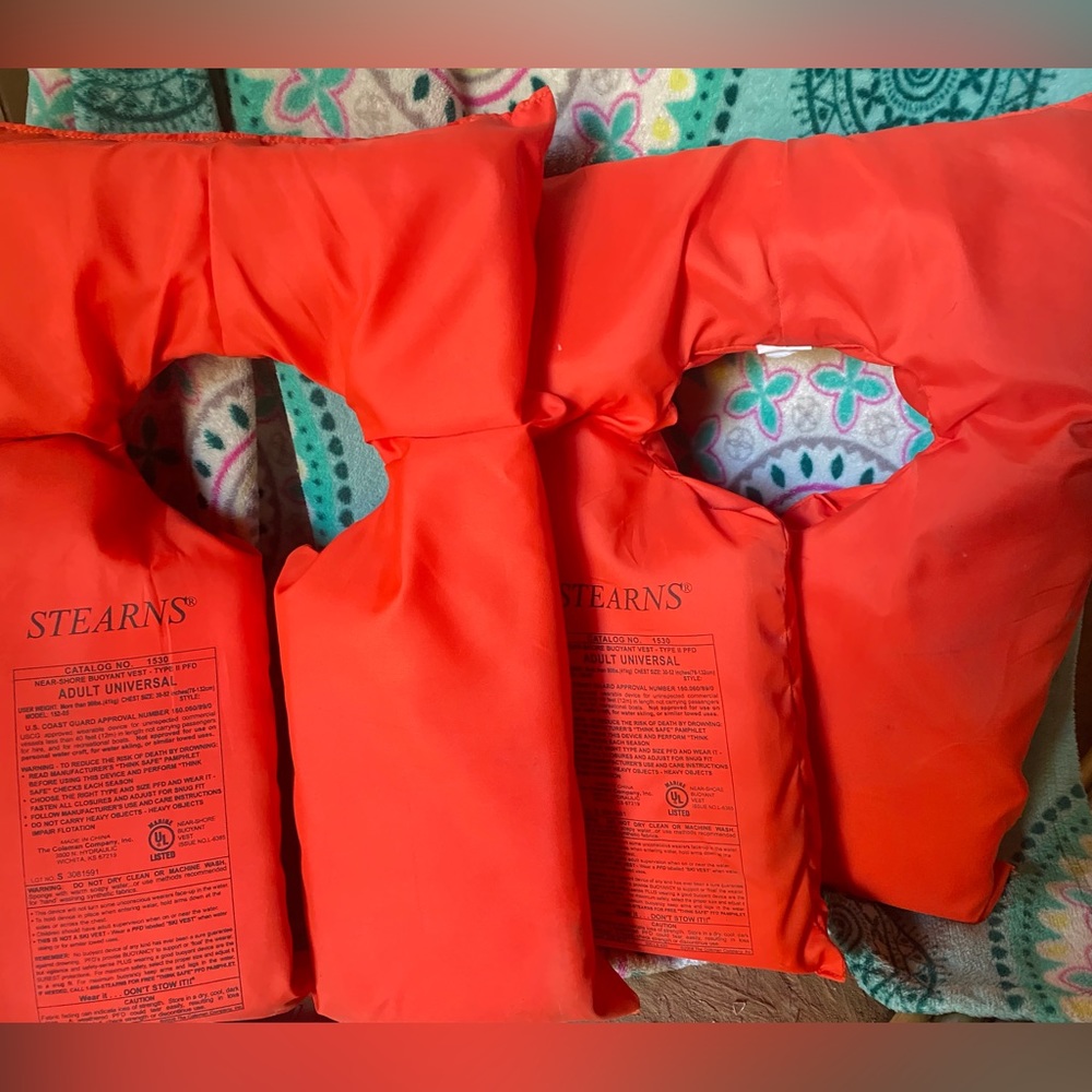 💫 2 Adult LifeJackets Stearns